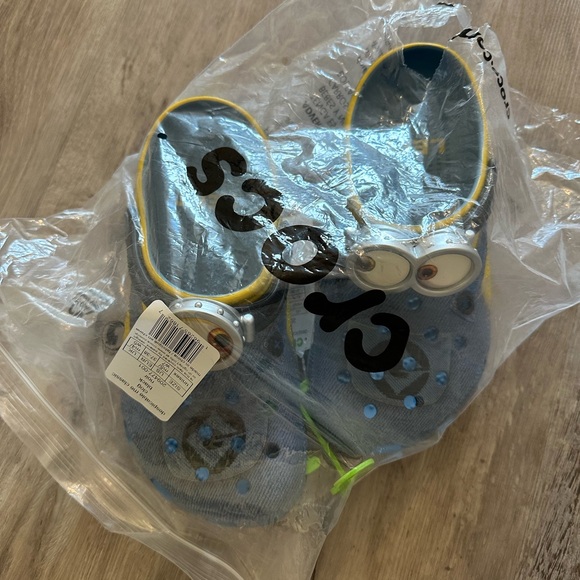 Despicable Me Minions Classic Clogs - Picture 4 of 5